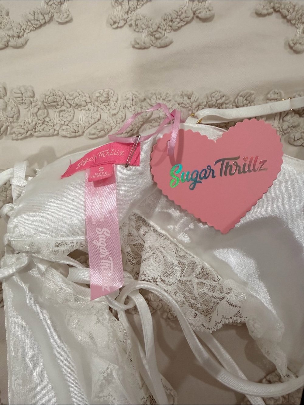 Sugar Thrillz Satin White Floral Lace Crop Top (NWT) - Picture 3 of 3